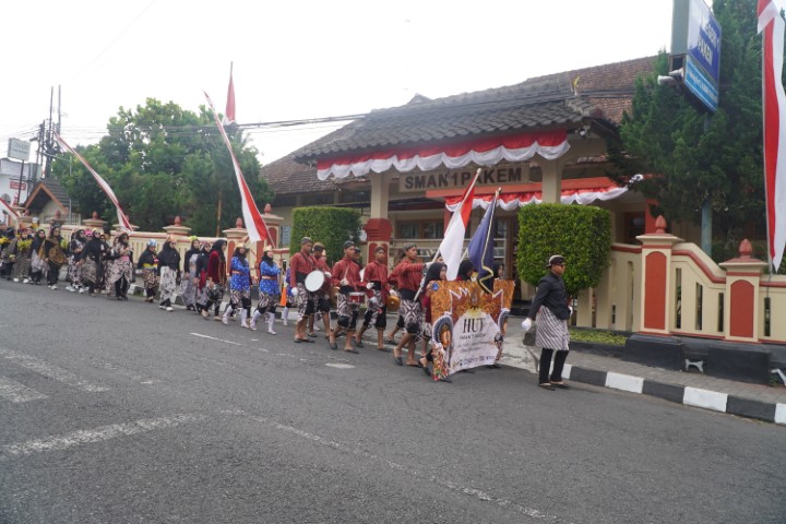 Kirab Budaya Semarakkan HUT ke-62 SMAN 1 Pakem